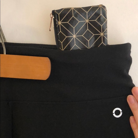 Calvin Klein athletic legging with pocket & snaps - Picture 5 of 5